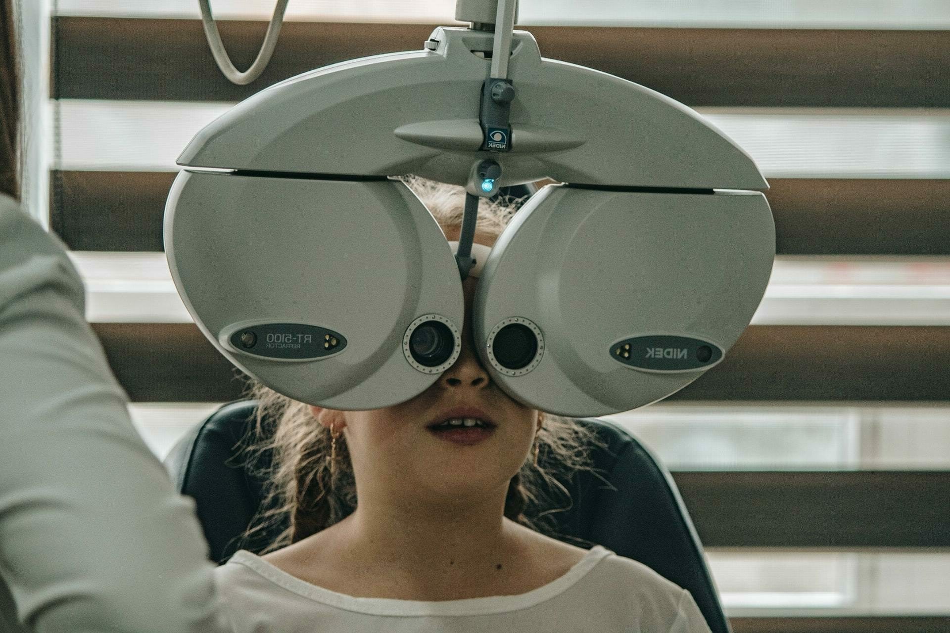 A kid girls eye checkup